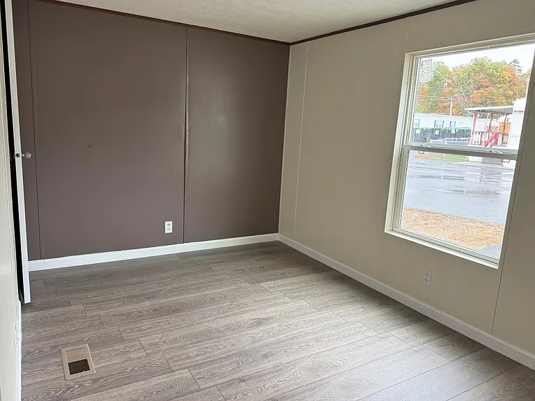 565 Travis Way — Photo 6
