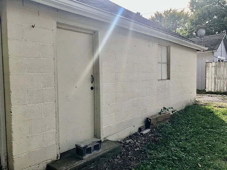 548 E Pearl St — Photo 7