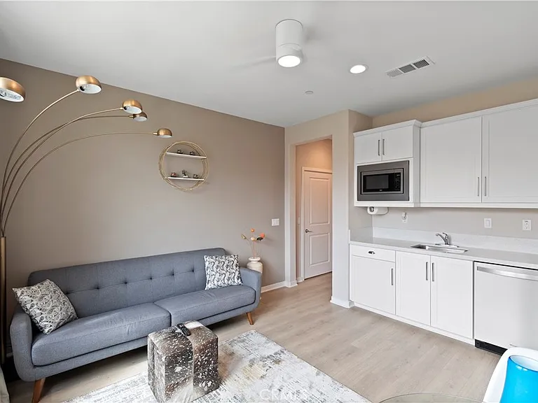 11909 Price St — Photo 15