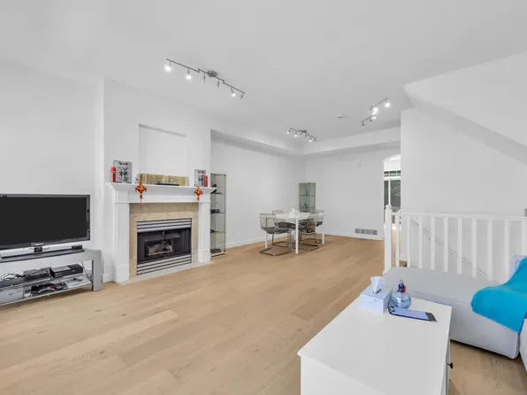 5950 Oakdale Rd #22, Burnaby, BC V5H 4R5