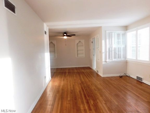 3rd image of 584 Eastland Rd