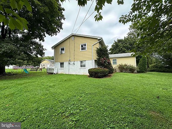 5th image of 246 Center Rd