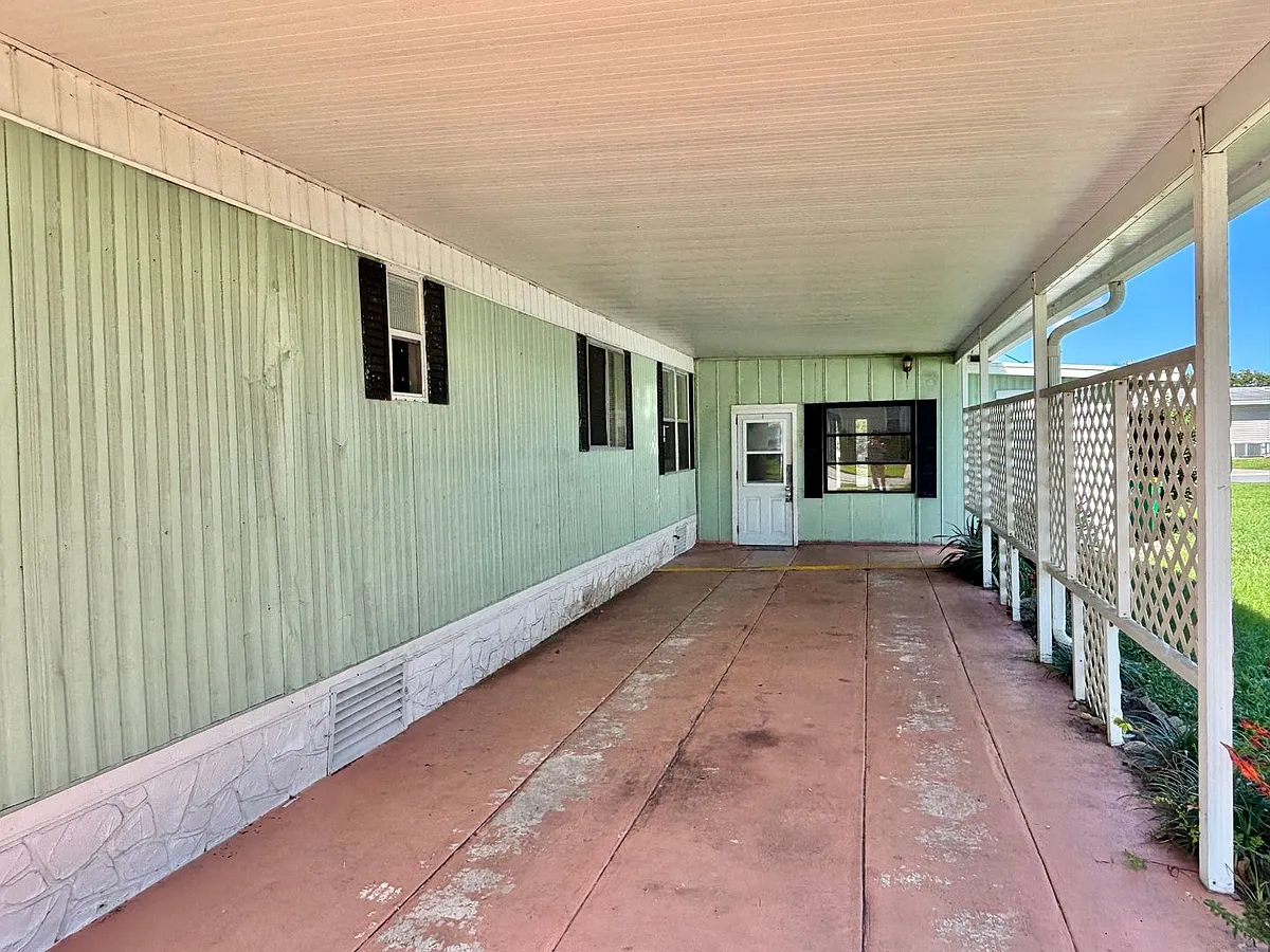 Building Photo - 693 Pinewood Blvd