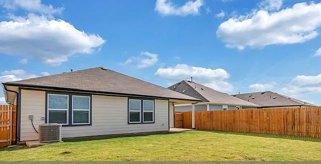 4 bed, 2.0 bath, 1712 sqft, $1,975 — Photo 4
