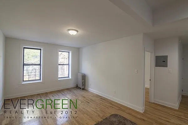 Rented by Evergreen Apartments BK | media 6