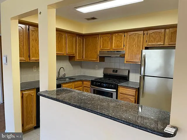 205 Salem Ct #6 — Photo 6