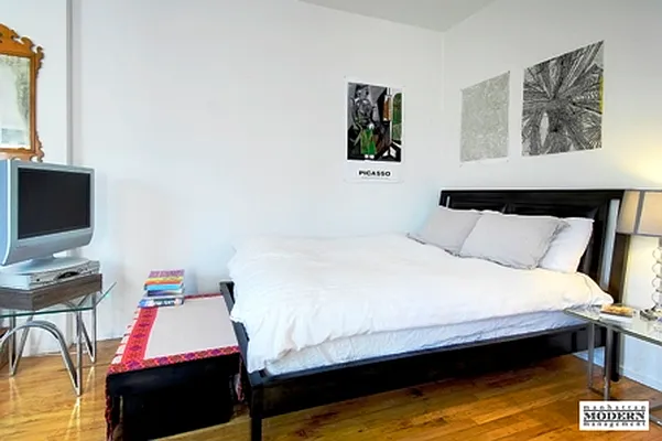 Rented by Manhattan Modern | media 30