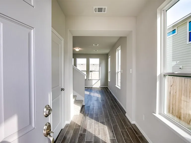 212 Stein Rd — Photo 4