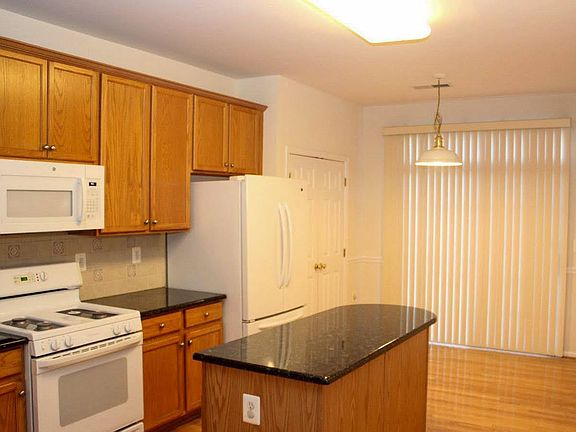3rd image of 20962 Albion Ln