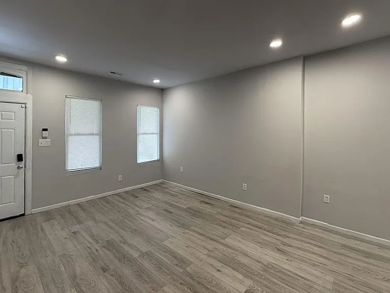 2229 N Cleveland St — Photo 11