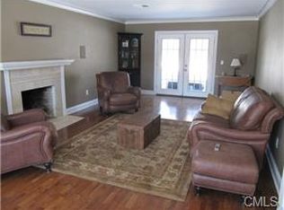 5 Catalpa Dr, Danbury, CT 06811