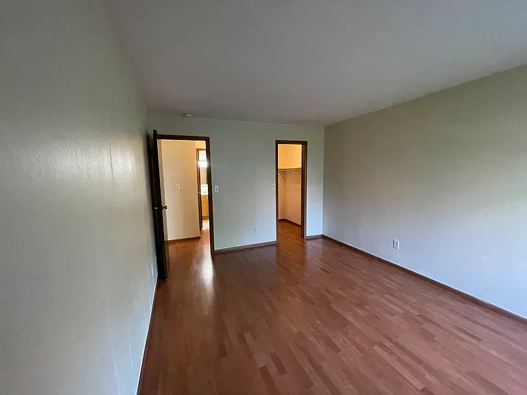 118 Leroy St — Photo 5
