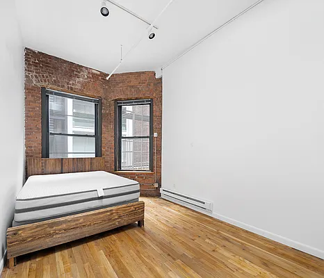 Rented by Ozymandius Realty | media 3