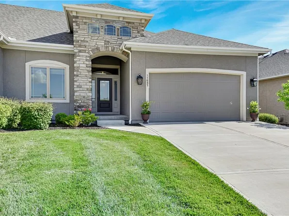 11685 S Deer Run St, Olathe, KS 66061