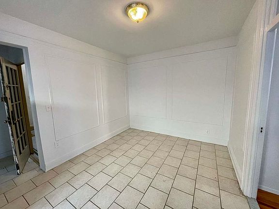 4th image of 3150 32nd St APT 3R