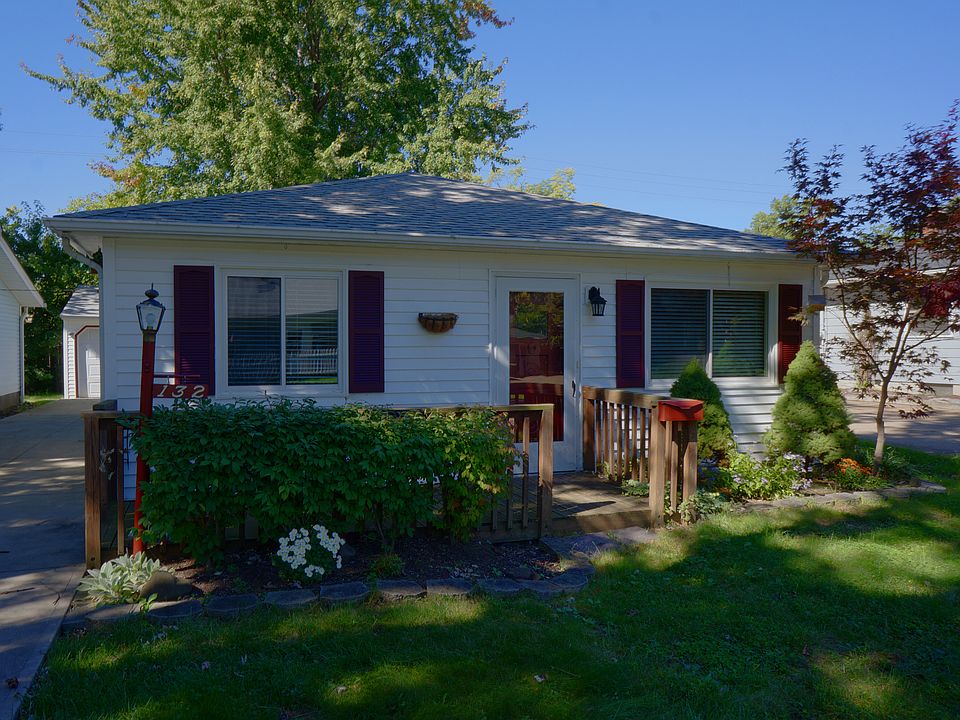 1st image of 132 Oakwood Dr