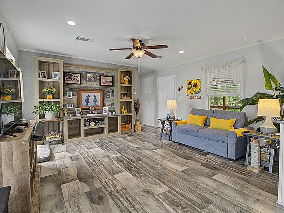 5th image of 637 Lakeview Dr