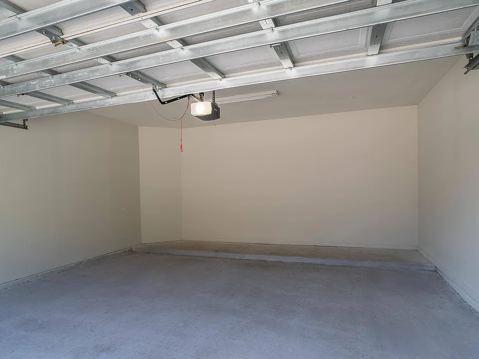Building Photo 5