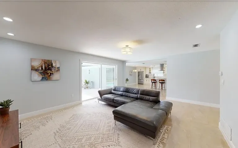 2558 Rosery Rd E — Photo 11