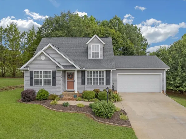 127 Dace Dr, Pickens, SC 29671