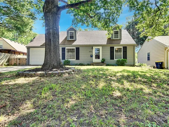 8803 Ivanhoe Trl, Kansas City, MO 64131