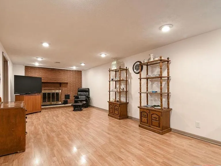 5946 Newton St — Photo 7