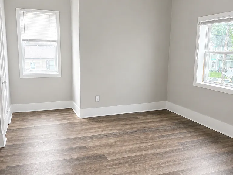 150 Front St SW — Photo 4