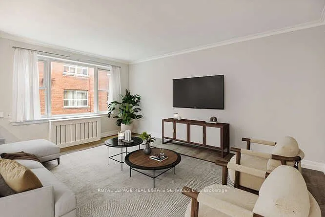 18 Anglesey Blvd #203 — Photo 2