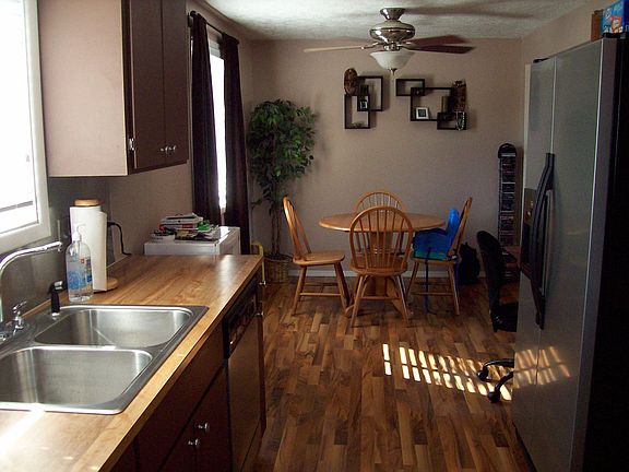 Kitchen & Dining Area