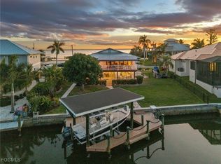 3660 San Carlos Dr, Saint James City, FL 33956