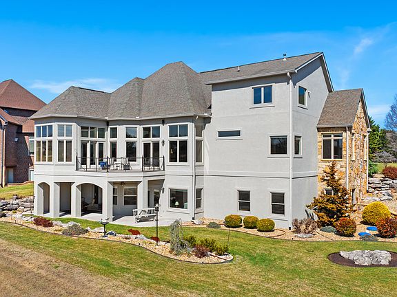 4th image of 170 Blue Jay Ave