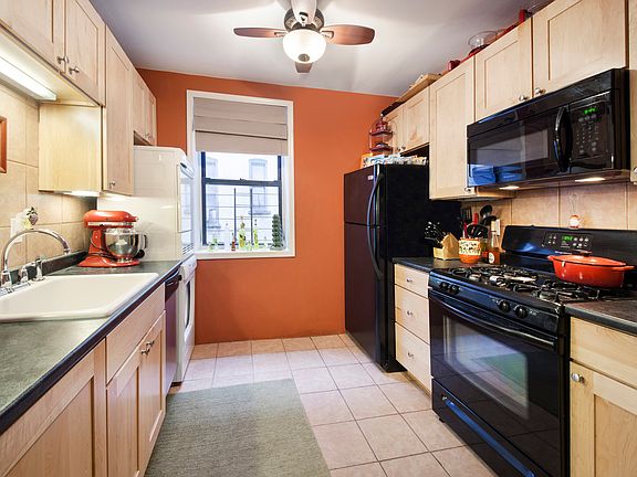 3rd image of 230 W 140th St APT 8