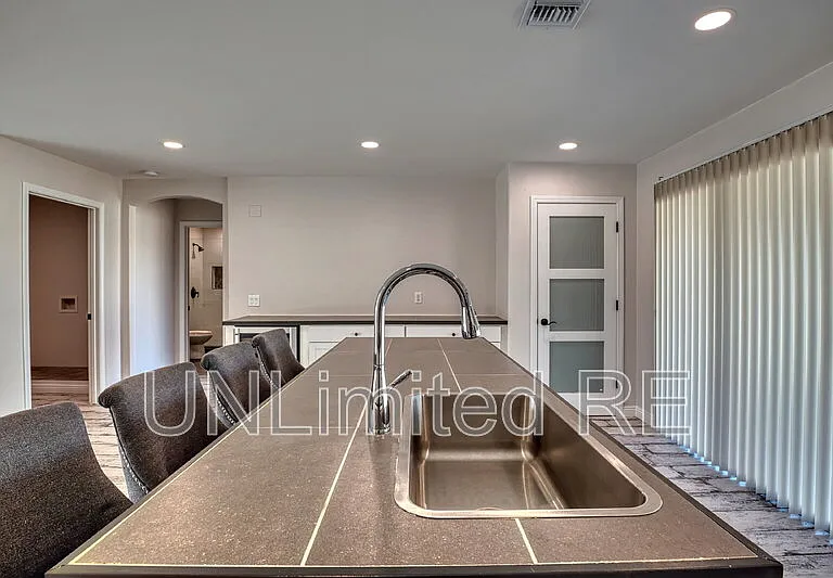 1435 Beefeater Dr — Photo 6