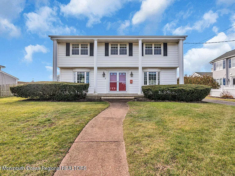 7 Howell Ave — Photo 41