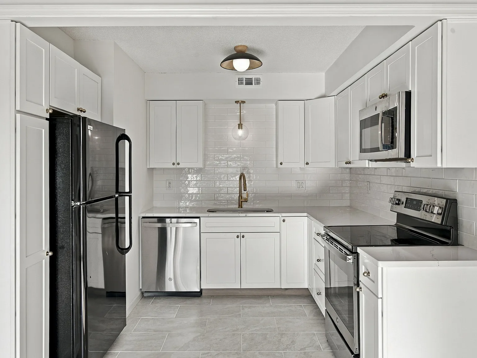2 bed, 992 sqft, $1,750 — Photo 1