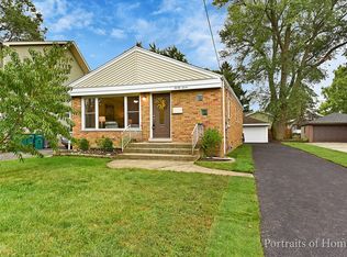 27 E Des Moines St, Westmont, IL