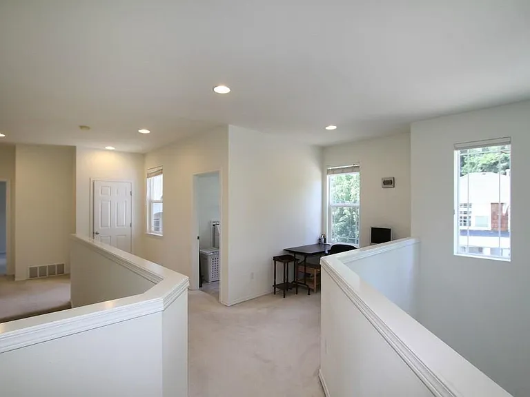 17233 NE 25th Way — Photo 5