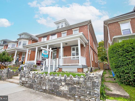 3rd image of 834 Mulberry Ave