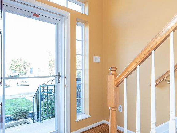 3rd image of 106 Spencer Cir