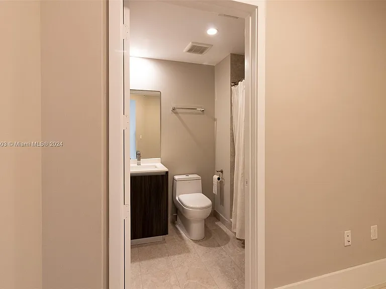 488 NE 18th St #311 — Photo 17