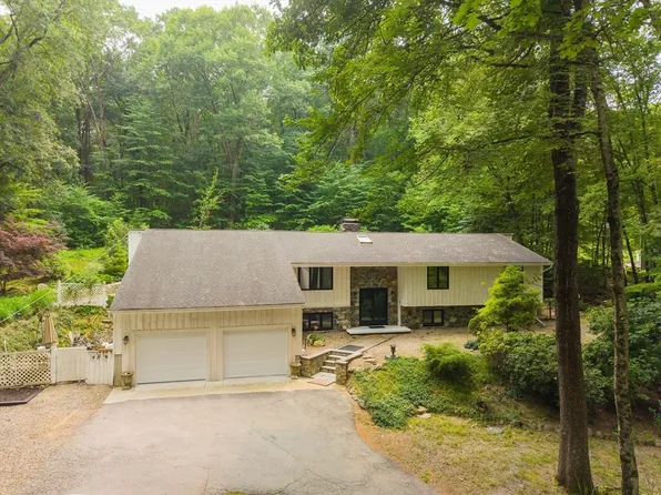 92 Brook St, Hudson, MA 01749