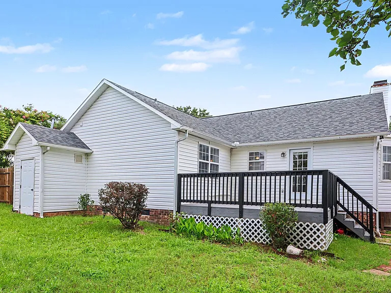 200 Waterford Dr — Photo 24