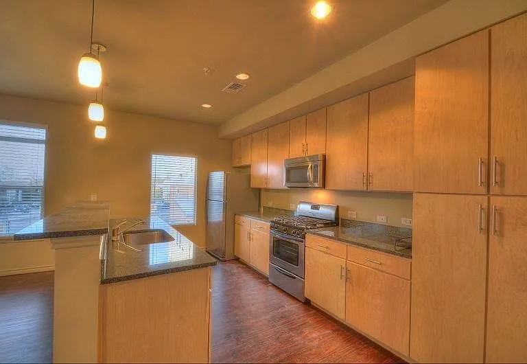 2606 Wilson St — Photo 3