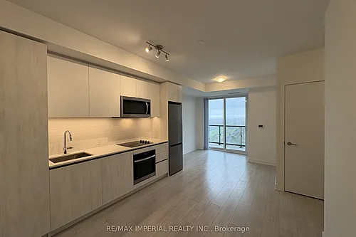 5858 Yonge St Photo 1