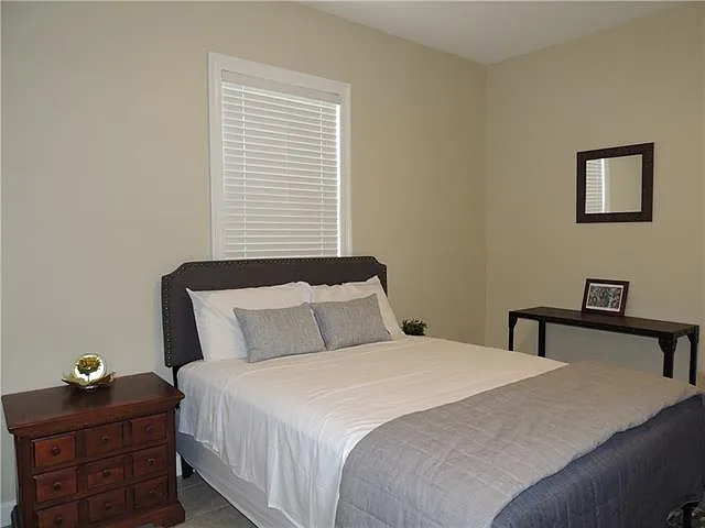 2 bed, 1.0 bath, 852 sqft, $1,200 — Photo 4