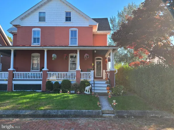 610 W 2nd Ave, Parkesburg, PA 19365