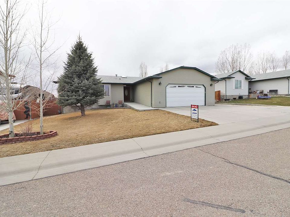 1st image of 225 Sunflower Ln