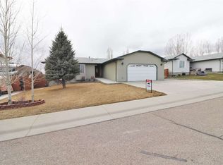 225 Sunflower Ln, Rock Springs, WY 82901