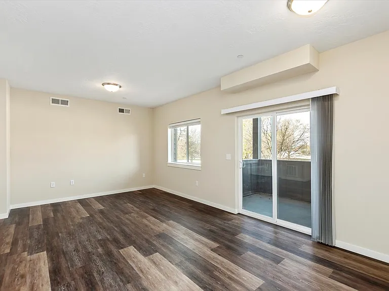 Owyhee Park Apartments — Photo 21