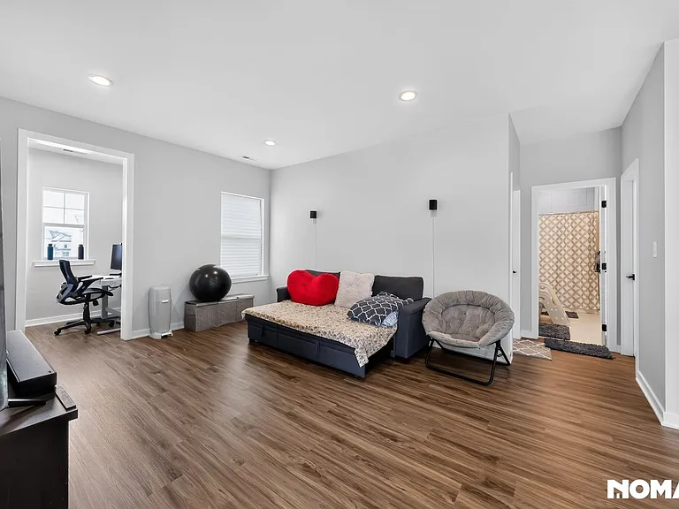 1138 E Lock Rd — Photo 13
